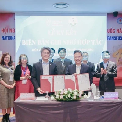 LỄ KÝ THỎA THUẬN HỢP TÁC GIỮA TRƯỜNG ĐẠI HỌC DƯỢC HÀ NỘI VÀ VIỆN HUYẾT HỌC VÀ TRUYỀN MÁU TRUNG ƯƠNG